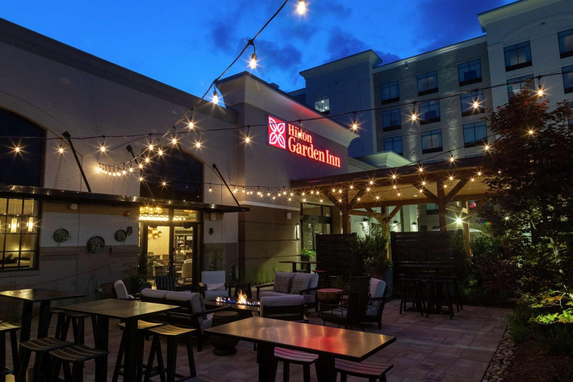 Hilton Garden Inn Spartanburg Bagian luar foto