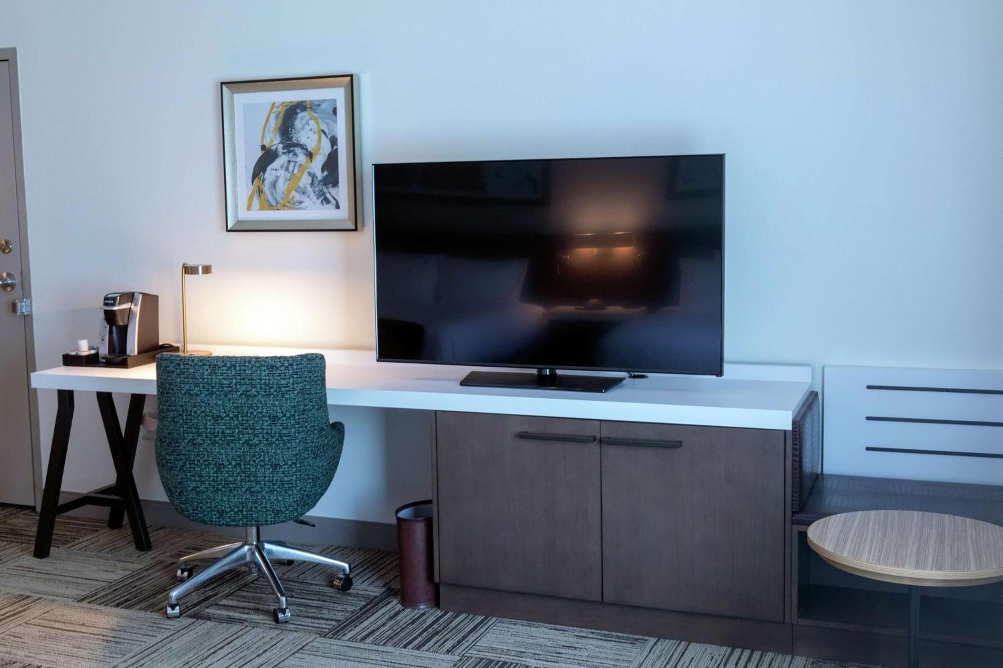 Hilton Garden Inn Spartanburg Bagian luar foto