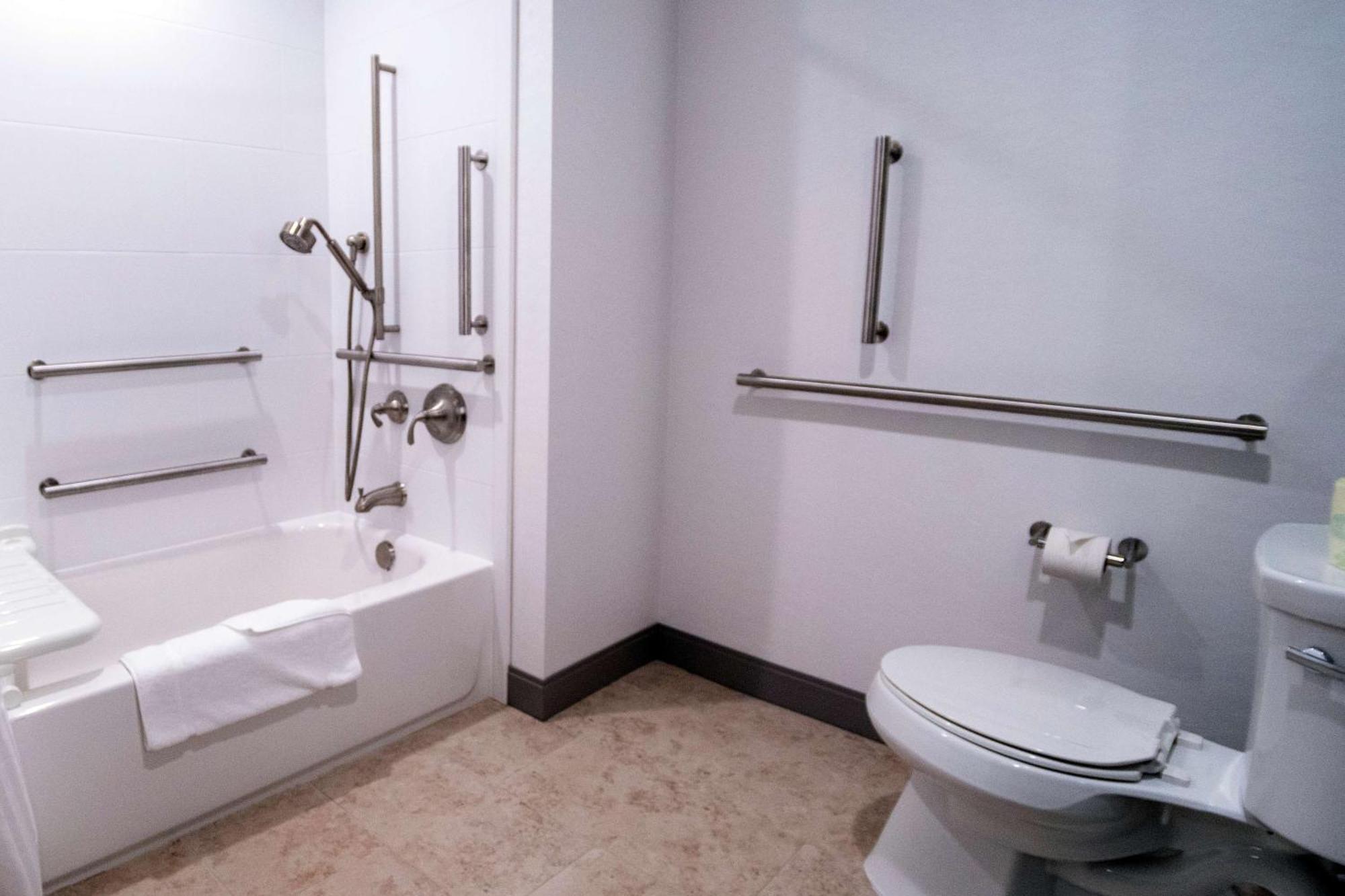 Hilton Garden Inn Spartanburg Bagian luar foto