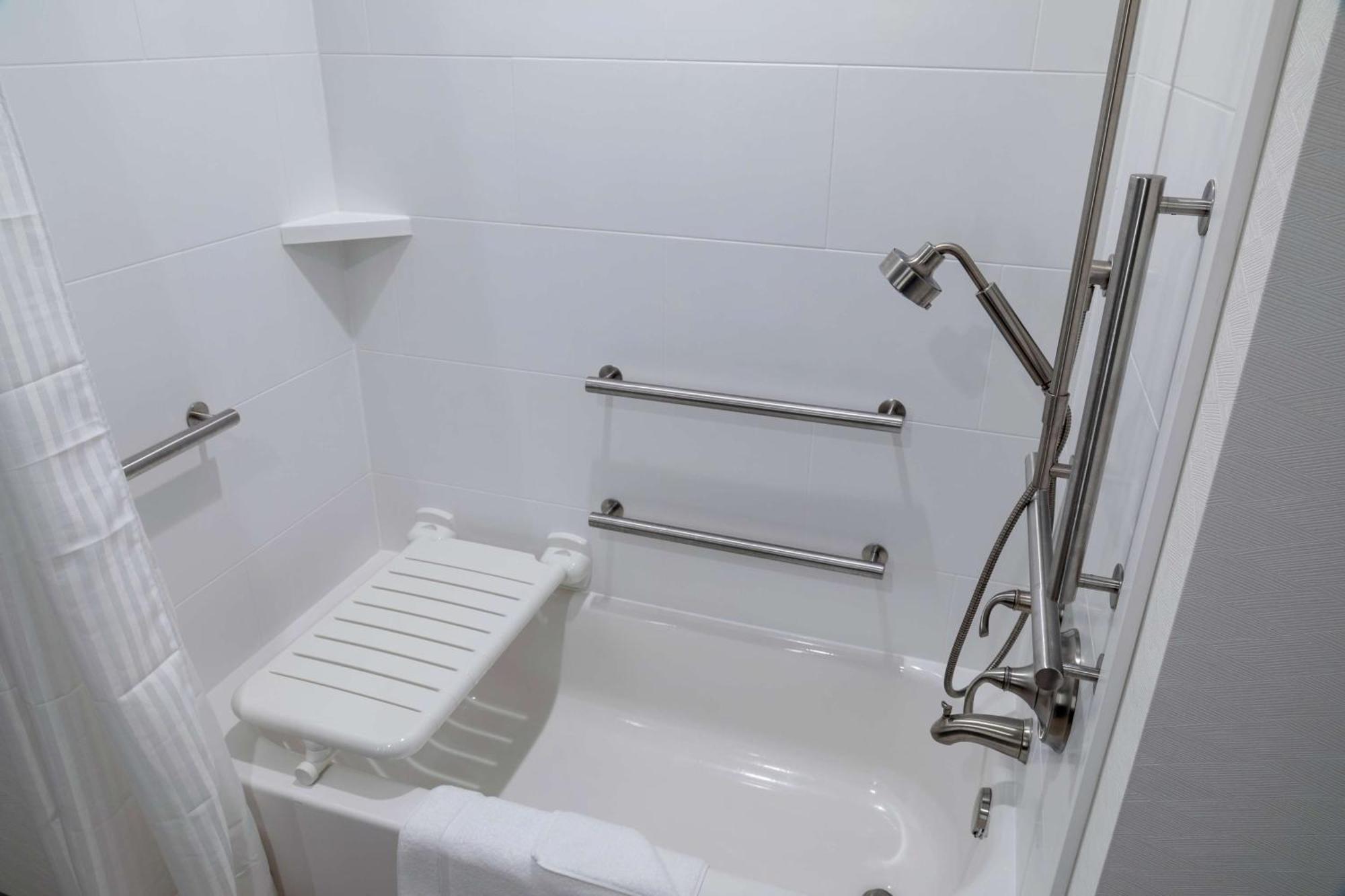 Hilton Garden Inn Spartanburg Bagian luar foto