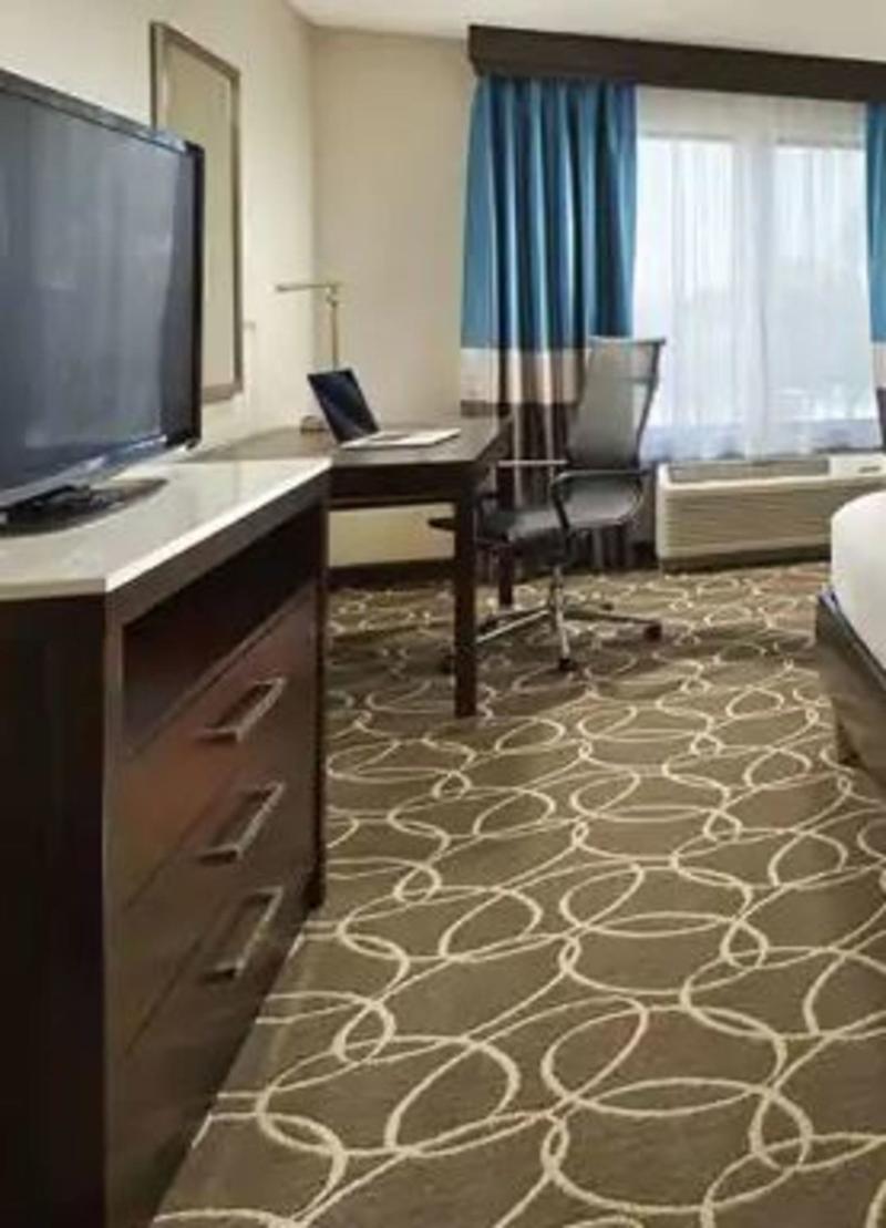 Hilton Garden Inn Spartanburg Bagian luar foto